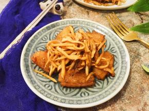 最后装盘食用～爽爽脆脆的非常可口～