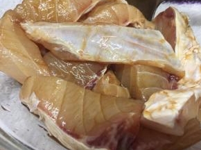 搅拌均匀，稍微腌制30分钟