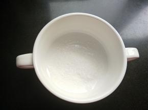 放白糖。
