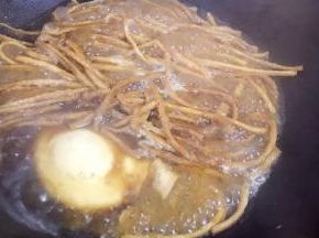 煮至馓子稍软即可