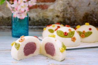 蒸锅加满水，大火蒸10分钟，蒸好后别急着开锅，先一点点放气之后再全部揭开