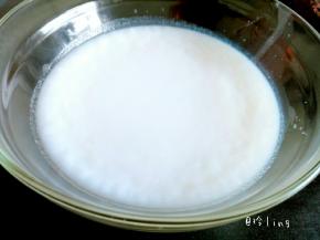 晾凉的猪油呈白色