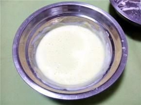 再全部倒入蛋白中翻拌均匀