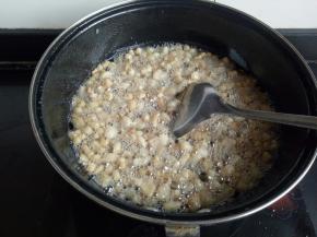 熬至肥肉不出油后关火