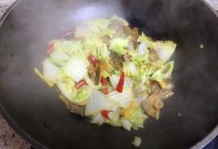 调入盐和糖，收干汤汁