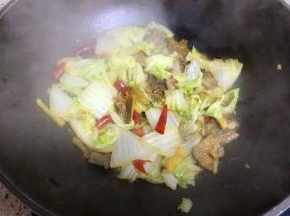 调入盐和糖，收干汤汁