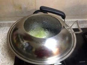盖上锅盖焖煮2分钟