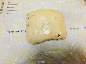 覆盖保鲜膜，松弛30分钟。