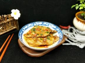 盛出装盘，撒上葱花，芝麻。