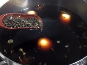放入3g的茉莉花茶。