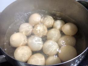 大火煮开后改小火慢煮。