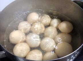 大火煮开后改小火慢煮。