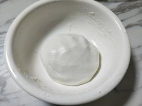 再揉成面团。