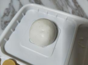 如包子的手法包起来，捏紧(虎口手法)