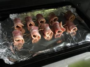 烤箱预热180度，上下火烤10分钟。