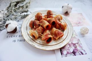 烤好后装盘，撒上现磨黑胡椒颗粒即可。