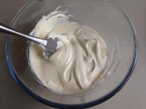 用同样的手法拌好蛋糕糊