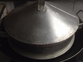 放入已经烧开水的锅中，转中火蒸46分钟左右