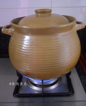 遮上锅盖大火煮开后，调成中火煲60分钟左右