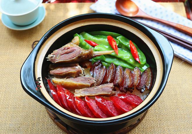 三拼腊味煲仔饭