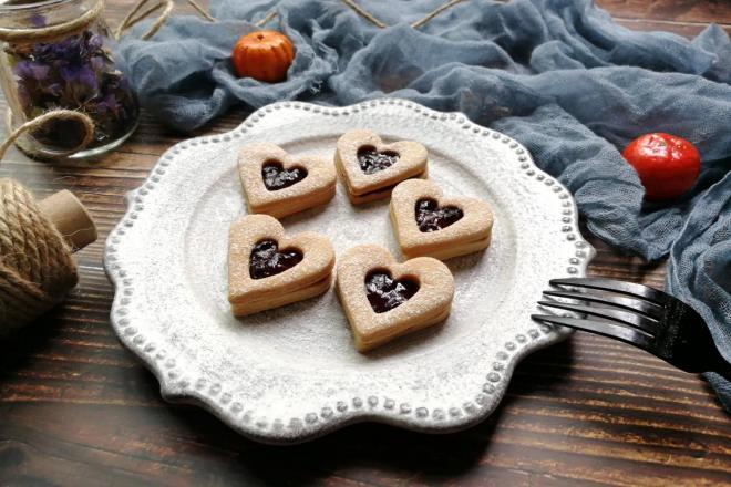 爱心果酱夹心饼干