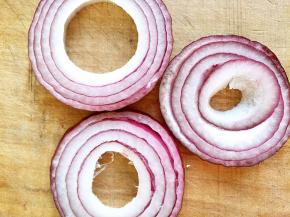 洋葱横着切0.5厘米厚的片