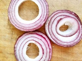 洋葱横着切0.5厘米厚的片