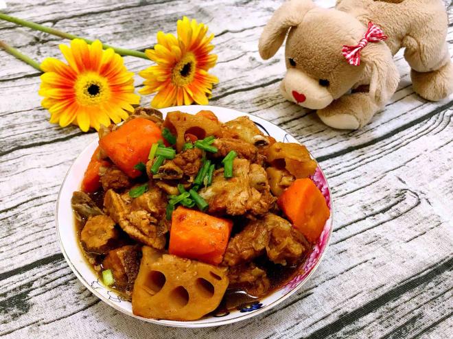 莲藕胡萝卜炖排骨