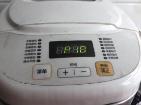 按面团发酵键进行一次发酵