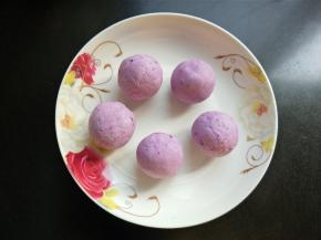 做了五个，多的糯米团做成汤圆放入冰箱，随吃随取。