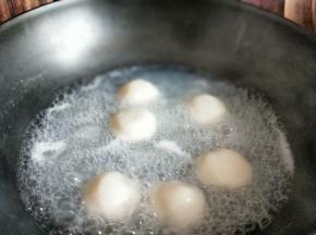 待汤圆漂浮再水上面即可。