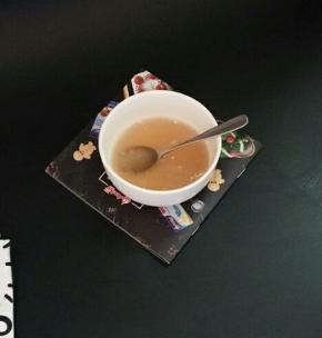 盐，鸡粉，葱姜水，淀粉拌匀，做碗汁备用。