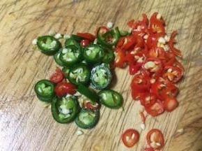 青红小米辣去头洗净切圈