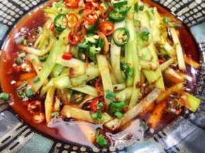 色香味俱全，韭黄比韭菜更嫩，所以更好吃