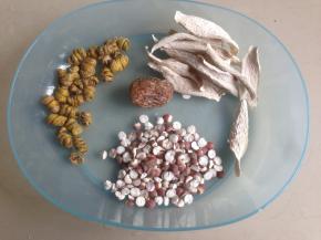 准备好其他食材，洗干净