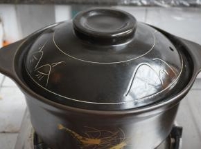 盖上锅盖，大火烧开转中小煲90分钟