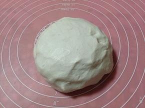 揉成一个非常柔软但不黏手的面团