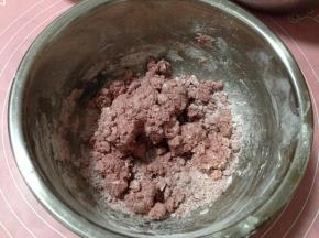 慢慢加入95克温水搅成絮状