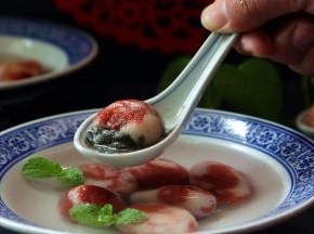 盛出，颜值高又美味的汤圆就好了