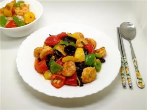 鲜美艳丽的五彩虾仁上桌啦。