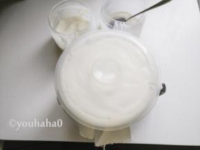 扣上一个盖子预防污染，盖子是微波炉加热碗的盖子，正好和这个滤网大小合适，放入冰箱冷藏过滤