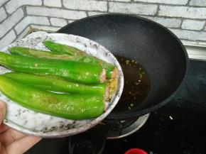 加入煎好的尖椒