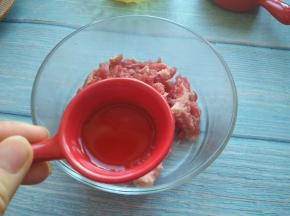 猪肉丝加料酒