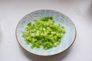 醒面团的时候，把葱花切好