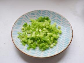醒面团的时候，把葱花切好