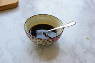 料汁:生抽、老抽、醋、盐、白糖