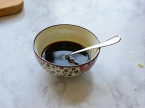 料汁:生抽、老抽、醋、盐、白糖
