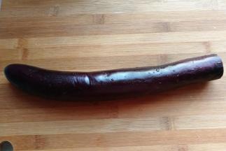 茄子一条洗净去蒂