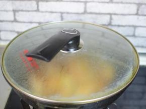 盖好，大火烧开，转小火煮30分钟，大火收汁即可