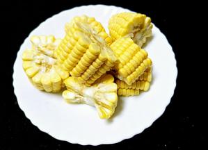 玉米洗干净切块